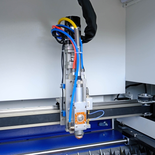 FIBER kovový laserový rezací stroj 1500W 60x40cm | Prechodový stôl + príslušenstvo